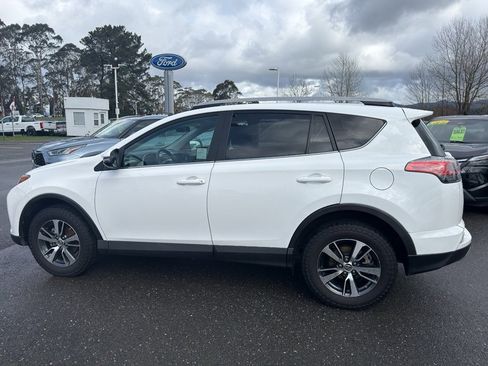 Used 2018 Toyota RAV4 XLE w/ Plus Extra Value Package image 11