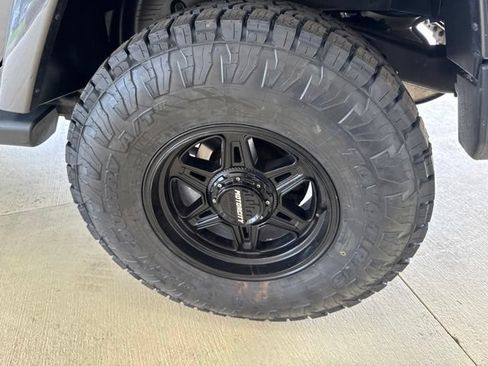 Used 2018 Jeep Wrangler Unlimited Sahara w/ Connectivity Group AWD/4WD image 35