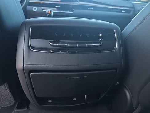 Used 2022 Cadillac Escalade Premium Luxury RWD image 11