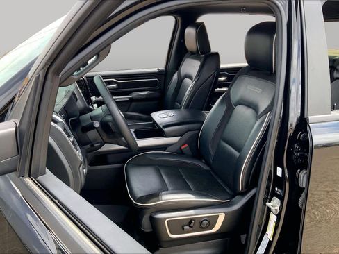 Used 2025 RAM 1500 Laramie w/ Sport Appearance Package AWD/4WD image 8