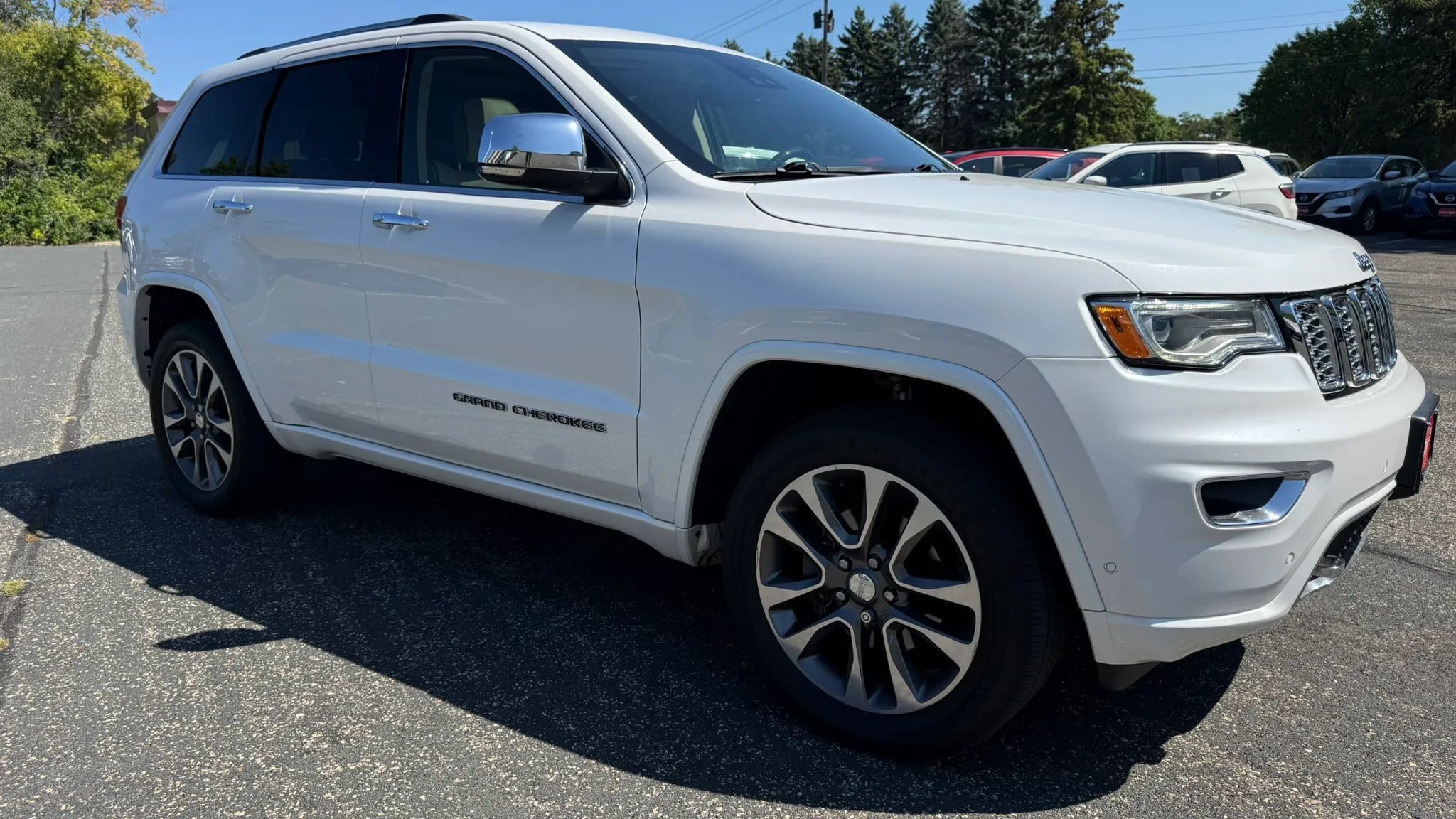 Used 2017 Jeep Grand Cherokee Overland w/ Jeep Active Safety Group AWD/4WD image 13