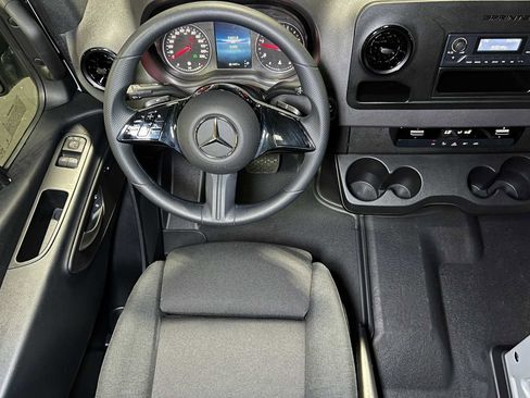 Used 2025 Mercedes-Benz Sprinter 2500 image 31