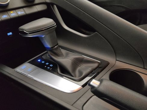 Used 2024 Hyundai Elantra SE image 26