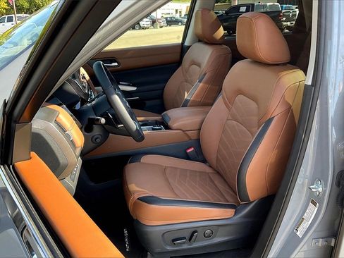 Used 2024 Nissan Pathfinder Platinum w/ Cargo Package image 25