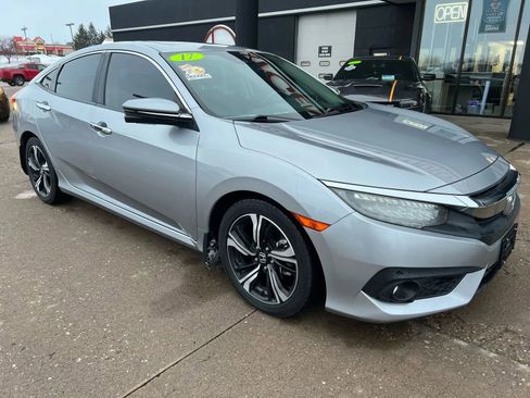 Used 2017 Honda Civic Touring image 10