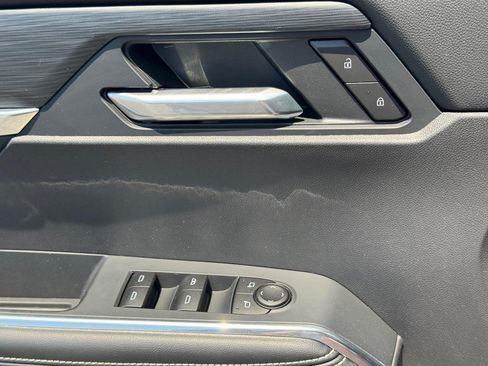 Used 2026 GMC Acadia Elevation w/ Elevation Premium Package FWD image 25