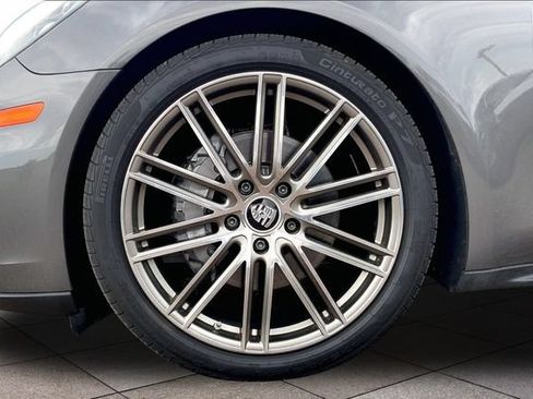 Used 2018 Porsche Panamera 4 w/ Premium Package Plus AWD/4WD image 9