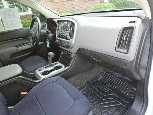 Used 2015 Chevrolet Colorado LT AWD/4WD image 37