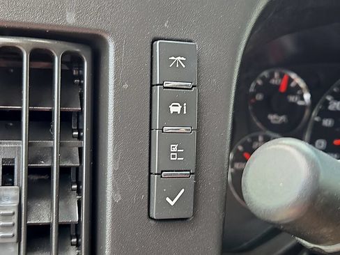 Used 2010 Chevrolet Express 1500 RWD image 25