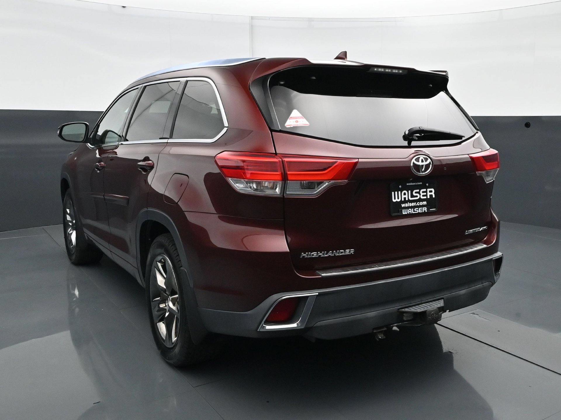 Used 2018 Toyota Highlander Limited Platinum w/ Carpet Mat Package (TMS) AWD/4WD image 5