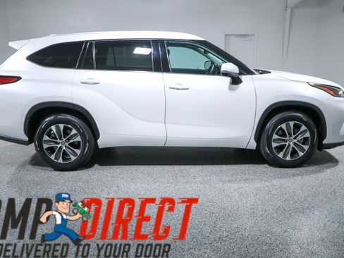 Used 2022 Toyota Highlander XLE FWD image 6