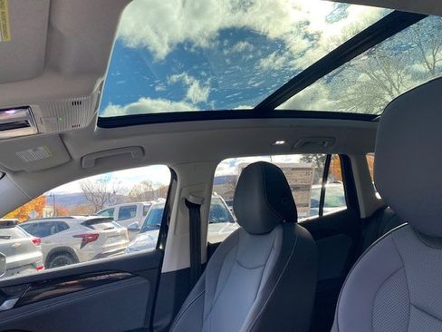 New 2026 Volkswagen Tiguan SE image 8