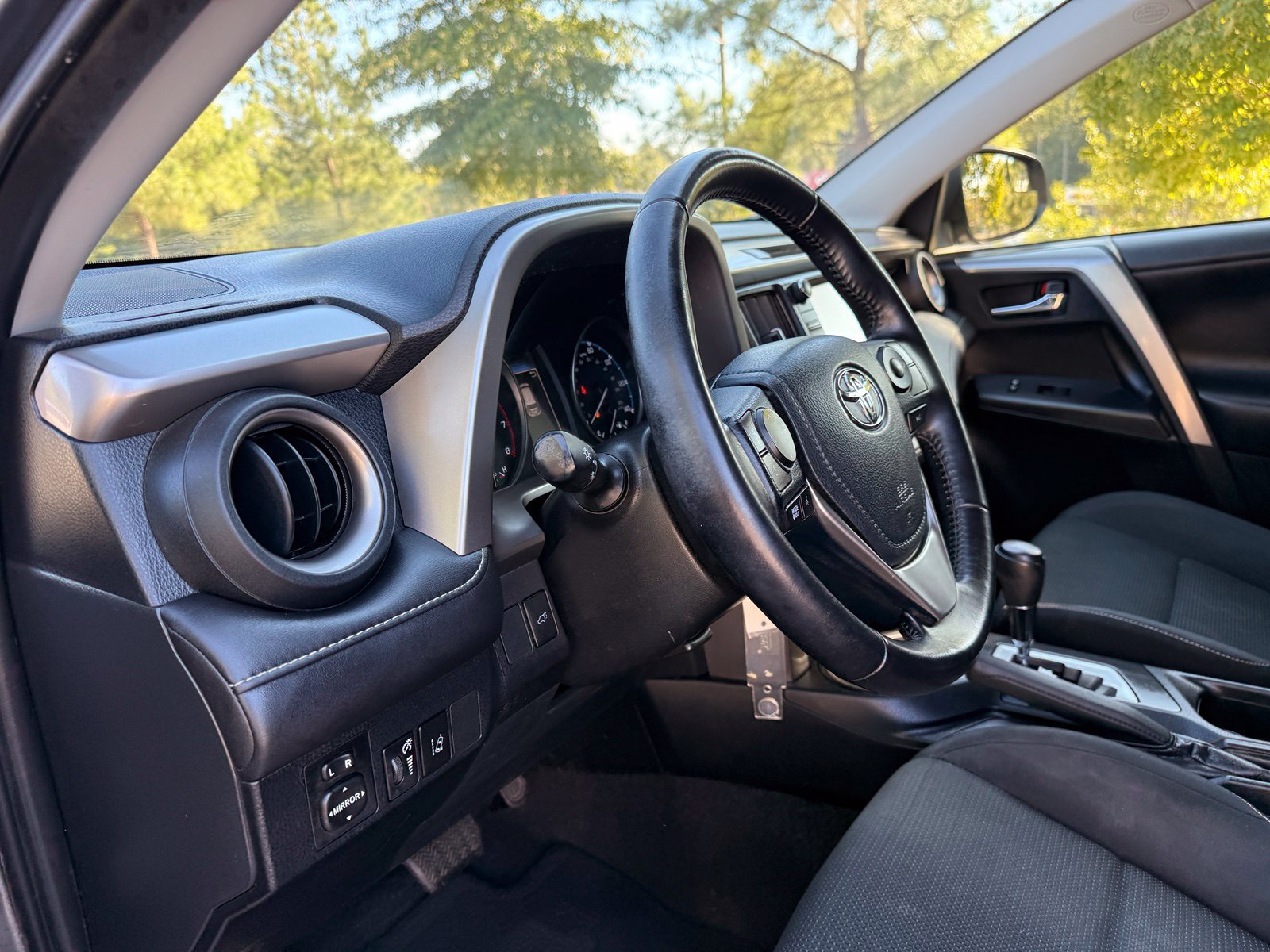 Used 2017 Toyota RAV4 XLE FWD image 22