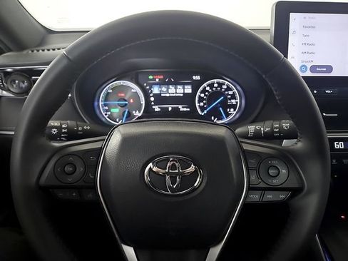 Used 2024 Toyota Venza XLE image 18