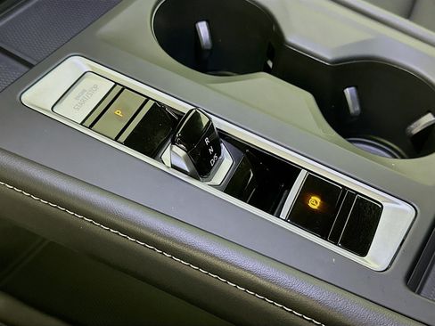 Used 2024 Volkswagen Atlas SE image 25