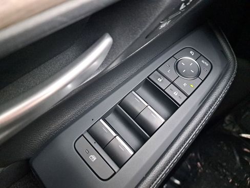 Used 2024 Toyota Grand Highlander XLE image 25