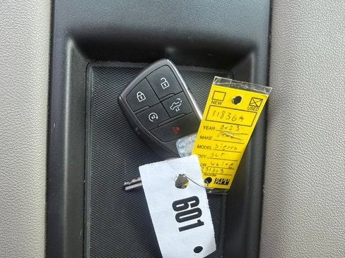 Used 2023 GMC Sierra 1500 SLT AWD/4WD image 32