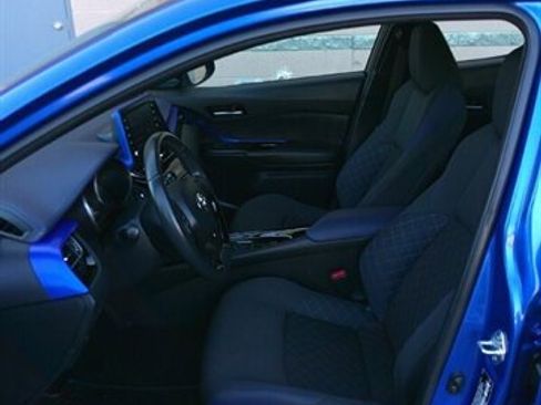 Used 2020 Toyota C-HR XLE image 16