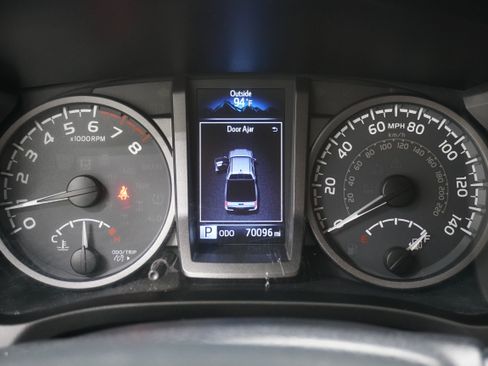Used 2017 Toyota Tacoma TRD Sport w/ Tow Package AWD/4WD image 17