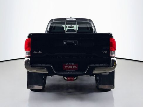 Used 2016 Toyota Tacoma SR5 w/ SR5 Appearance Package (SN) image 4