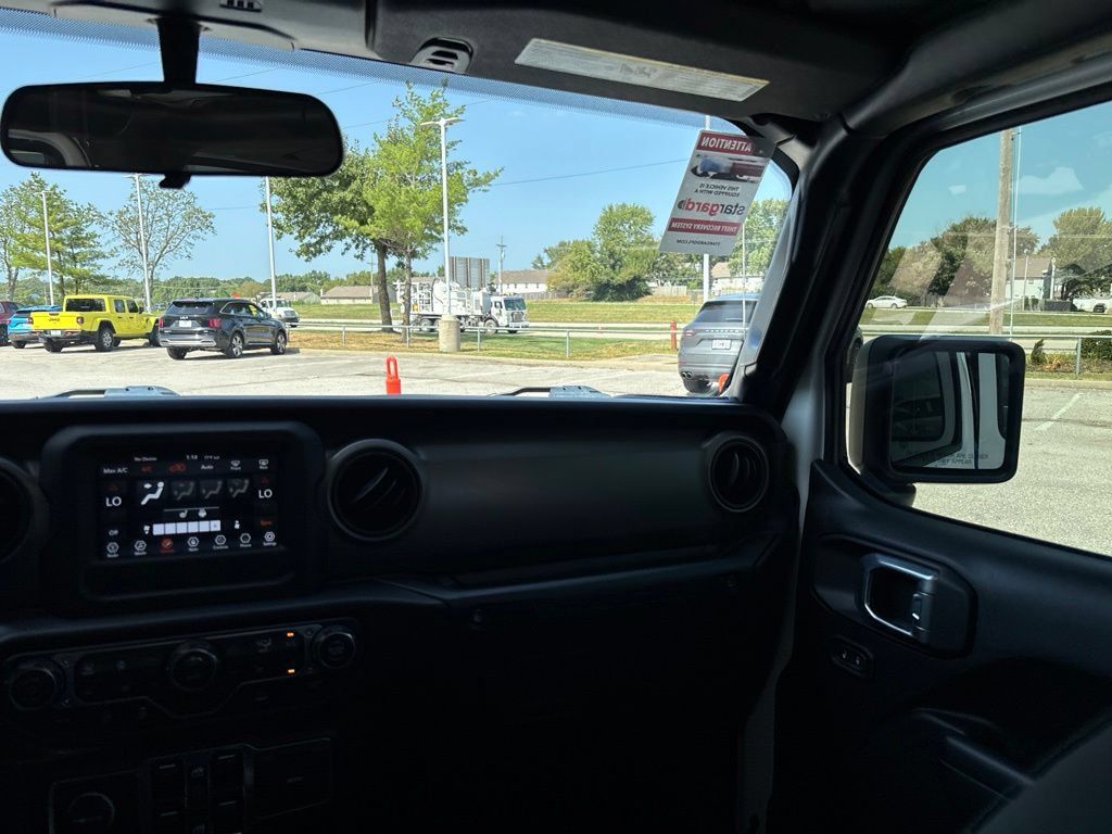 Used 2022 Jeep Wrangler Unlimited Sport AWD/4WD image 25