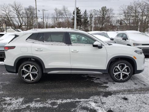 New 2025 Volkswagen Tiguan SE image 2