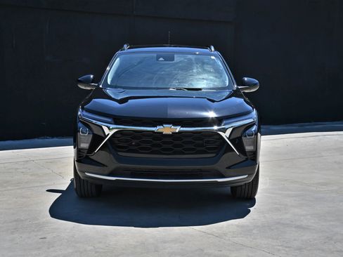 Used 2024 Chevrolet Trax LT image 3