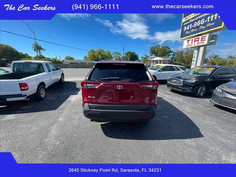 Used 2020 Toyota RAV4 LE image 4