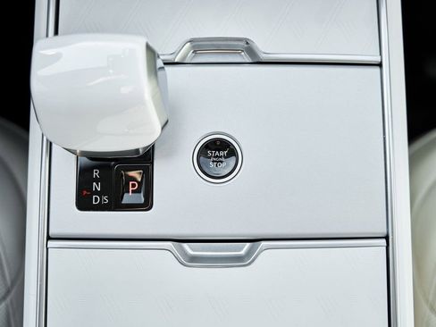 Used 2024 Land Rover Range Rover SV image 76