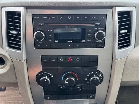Used 2009 Jeep Grand Cherokee Laredo AWD/4WD image 27