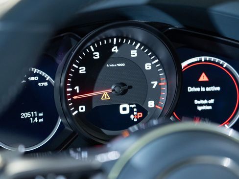 Certified 2023 Porsche Cayenne AWD/4WD image 18