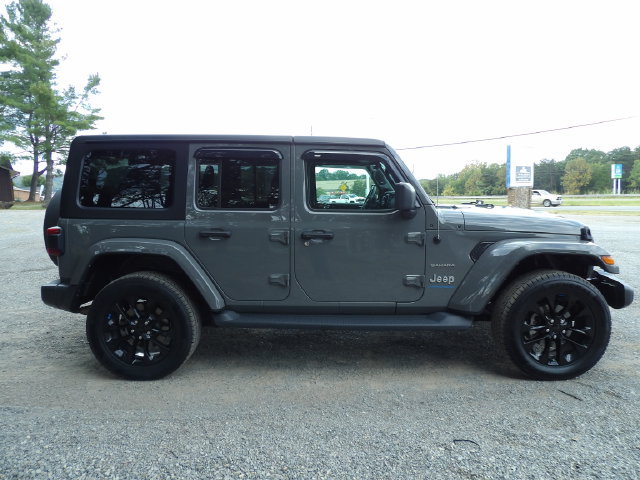 Used 2023 Jeep Wrangler Unlimited Sahara w/ Cold Weather Group AWD/4WD image 6