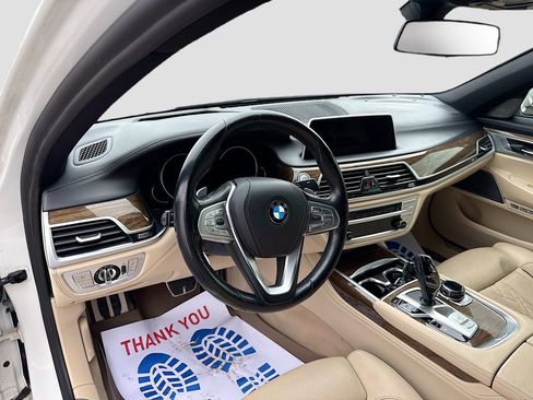 Used 2018 BMW 740i xDrive image 9