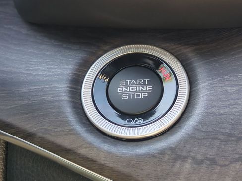 Used 2023 Jeep Grand Cherokee Overland image 33