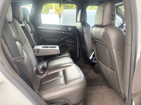 Used 2017 Porsche Cayenne Platinum Edition w/ Premium Package (PJV) AWD/4WD image 26