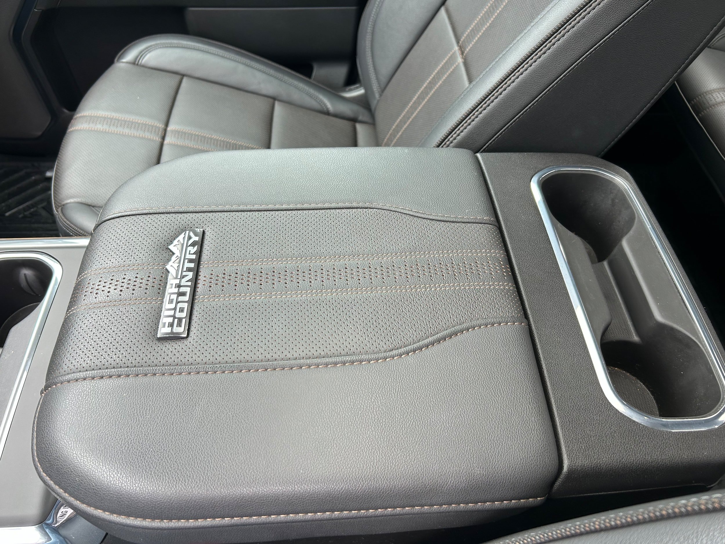 Used 2024 Chevrolet Silverado 2500 High Country w/ High Country Premium Package AWD/4WD image 34