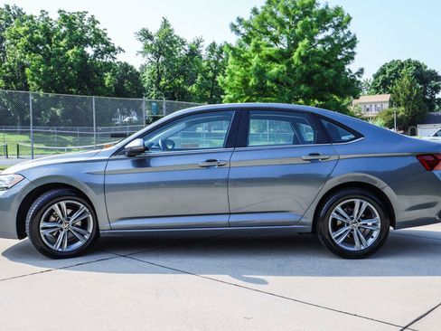 Used 2024 Volkswagen Jetta SE FWD image 4