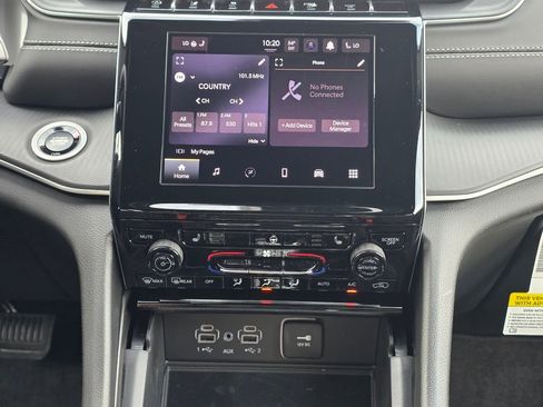 New 2025 Jeep Grand Cherokee Altitude image 12