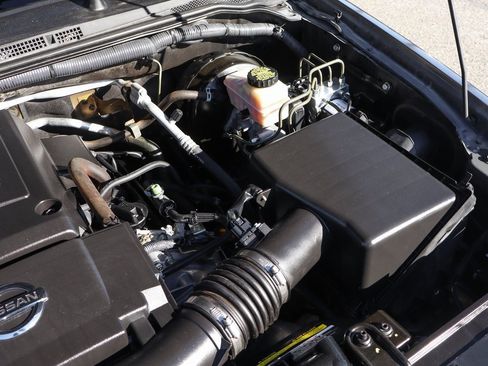 Used 2018 Nissan Frontier SV image 12