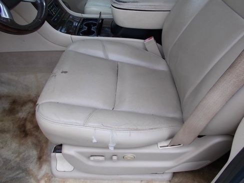 Used 2007 Cadillac Escalade AWD w/ Information Package image 28