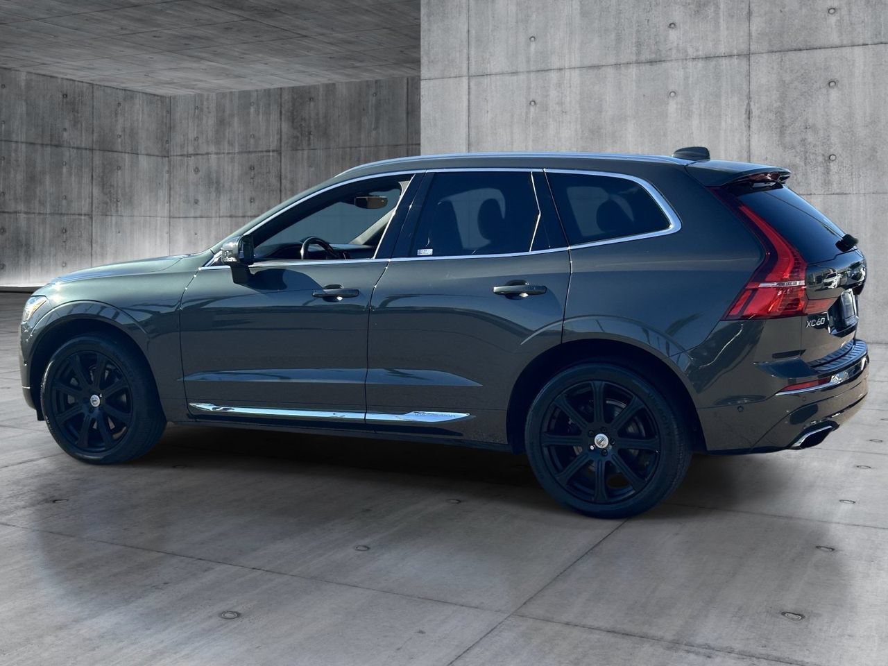 Used 2018 Volvo XC60 T6 Inscription w/ Luxury Seat Package AWD/4WD image 3
