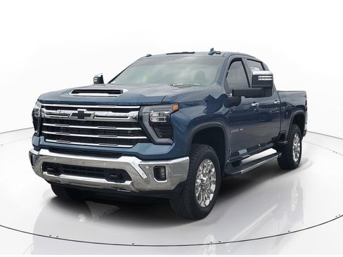 Used 2025 Chevrolet Silverado 2500 LTZ w/ LTZ Premium Package image 3