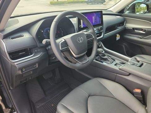 New 2026 Toyota Grand Highlander XLE FWD image 17