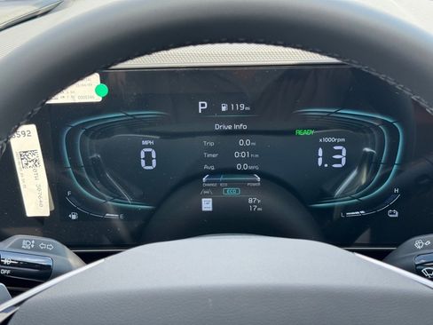 New 2025 Kia Niro EX Touring image 14