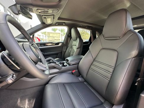Certified 2026 Porsche Cayenne AWD/4WD image 5