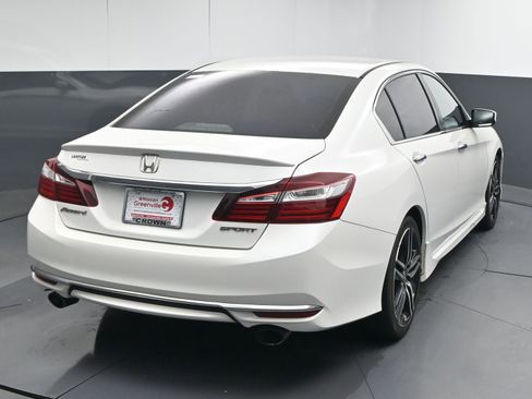 Used 2017 Honda Accord Sport image 8