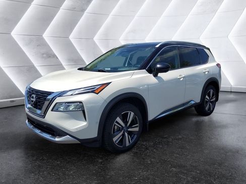 Used 2023 Nissan Rogue Platinum w/ Platinum Premium Package FWD image 3