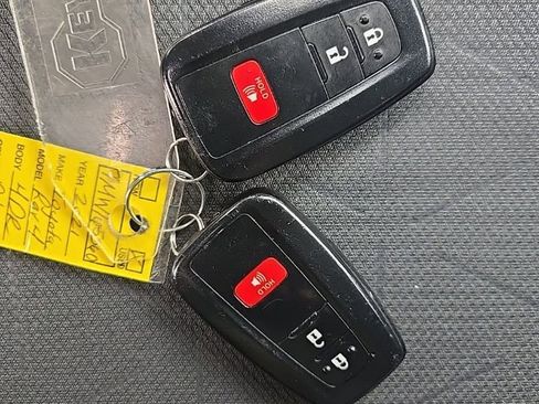 Used 2021 Toyota RAV4 XLE image 34