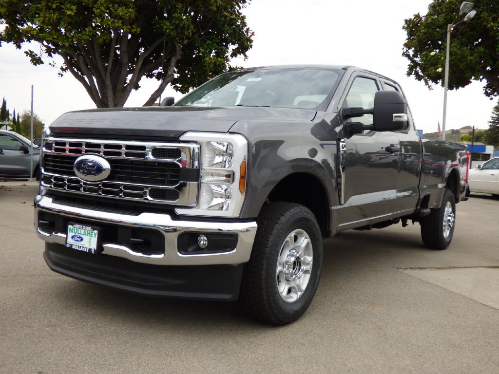 New 2026 Ford F350 XLT w/ FX4 Off-Road Package AWD/4WD image 2