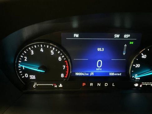Used 2023 Ford Explorer XLT w/ Equipment Group 202A AWD/4WD image 4